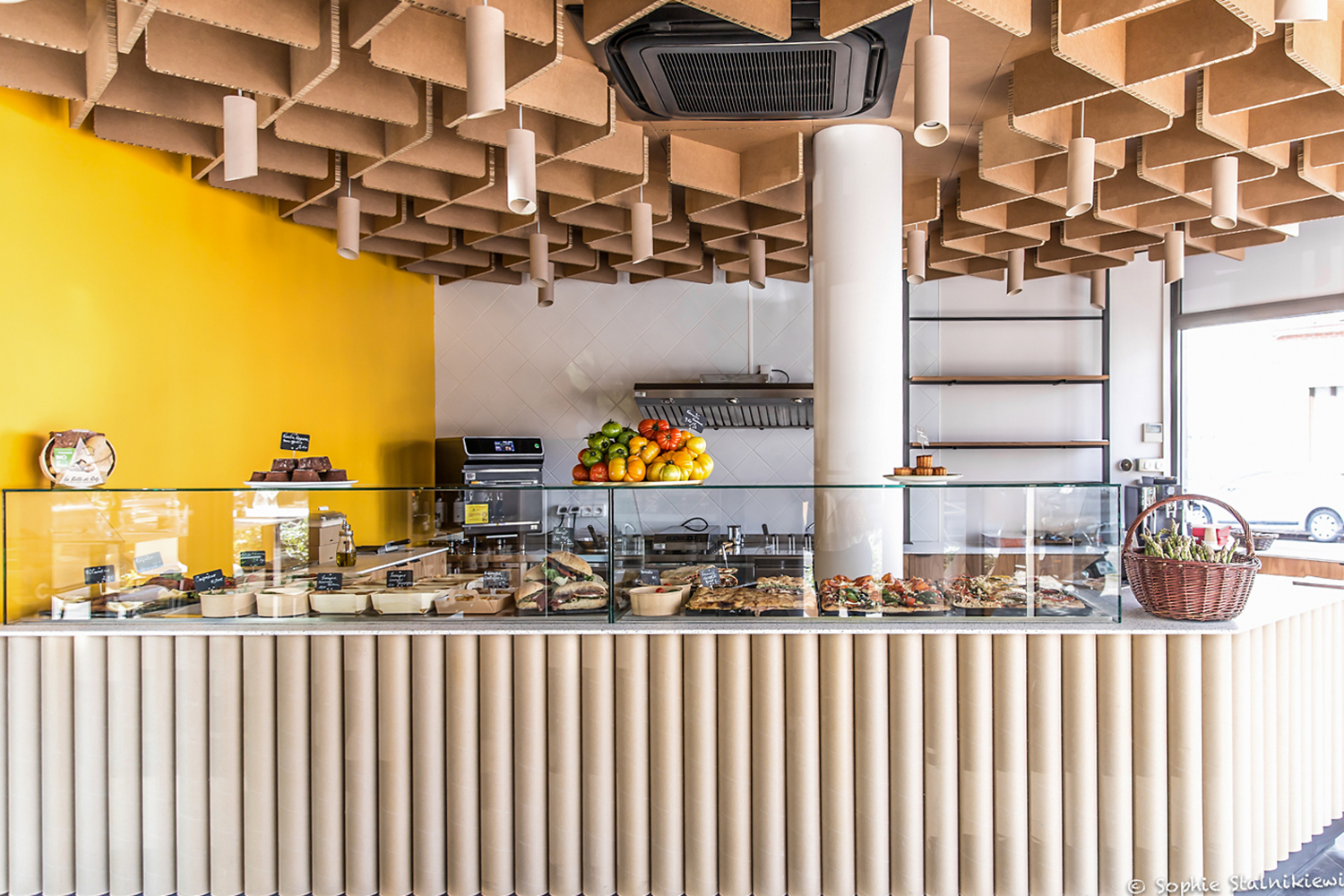 Versatile materials, welcoming atmospheres.