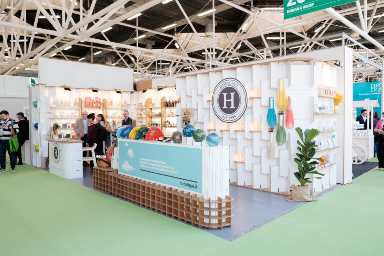 Tasselli di cartone e luce, ecodesign ed estetica.