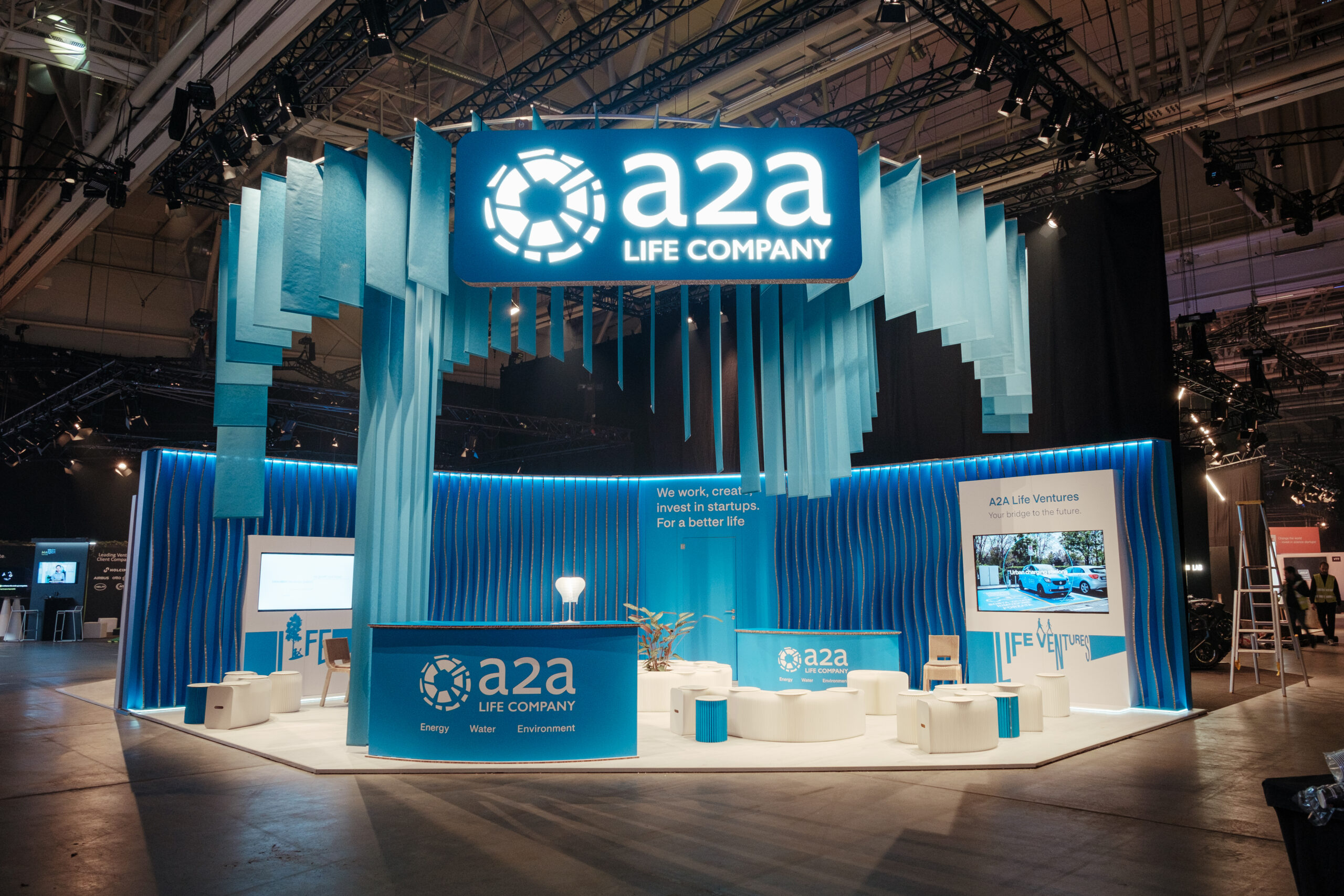 Onde celesti e parametriche, architetture narranti.