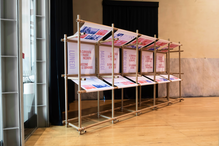 Superfici narranti e dinamiche, impalcature effimere e modulari.